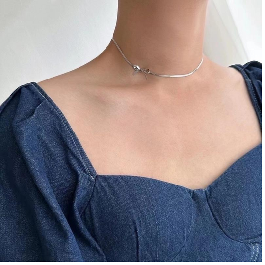 silver bow necklace