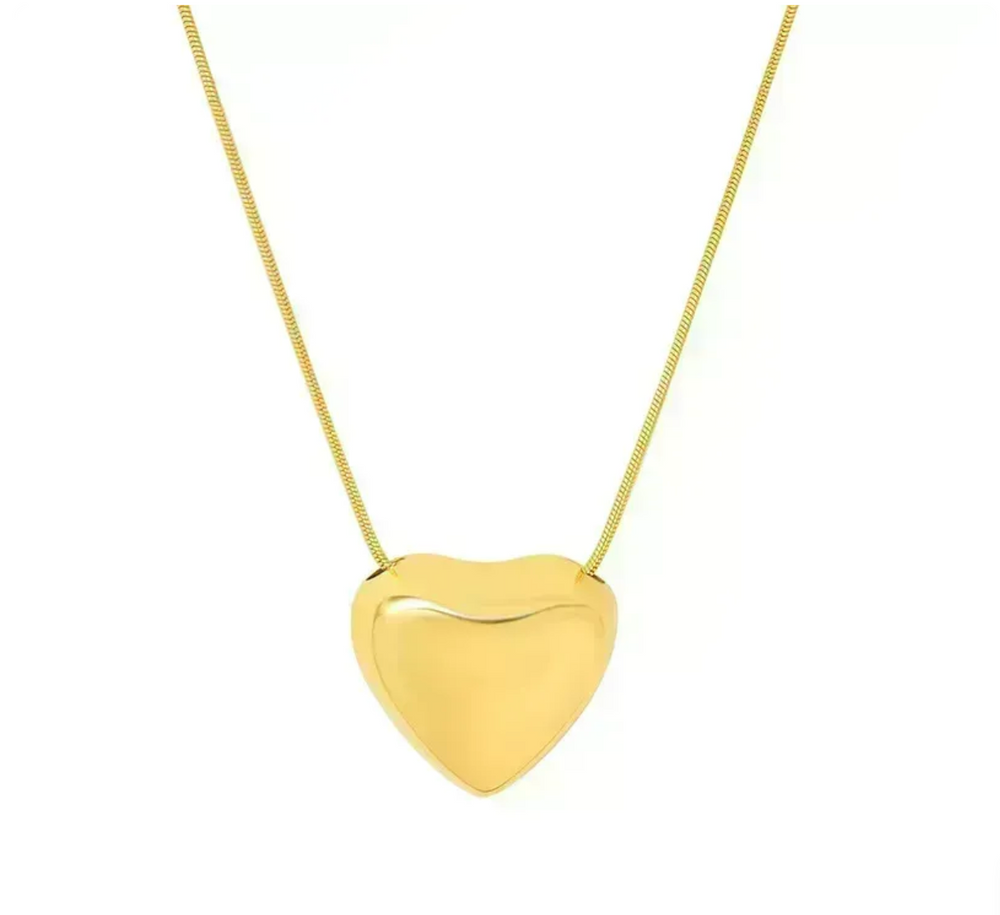 Gold necklace with a heart pendant 