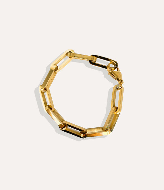 Oversized Paperclip Bracelet in gold, highlighting the 14k gold-plated paperclip link style